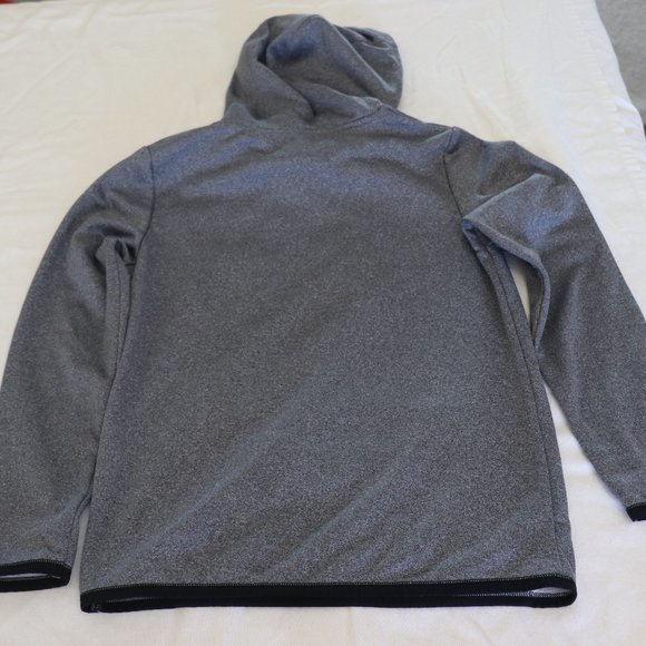 **SOLD** Boy's Under Armour Gray Sweatshirt - Picture 4 of 4